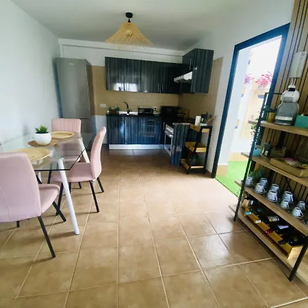 בית נופש Big House Adeje Deluxe By Deihu Experiences אדחה